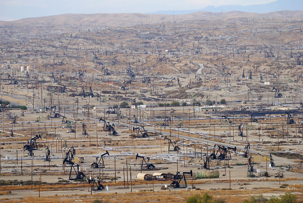 Oil rigs in Bakersfield, CA