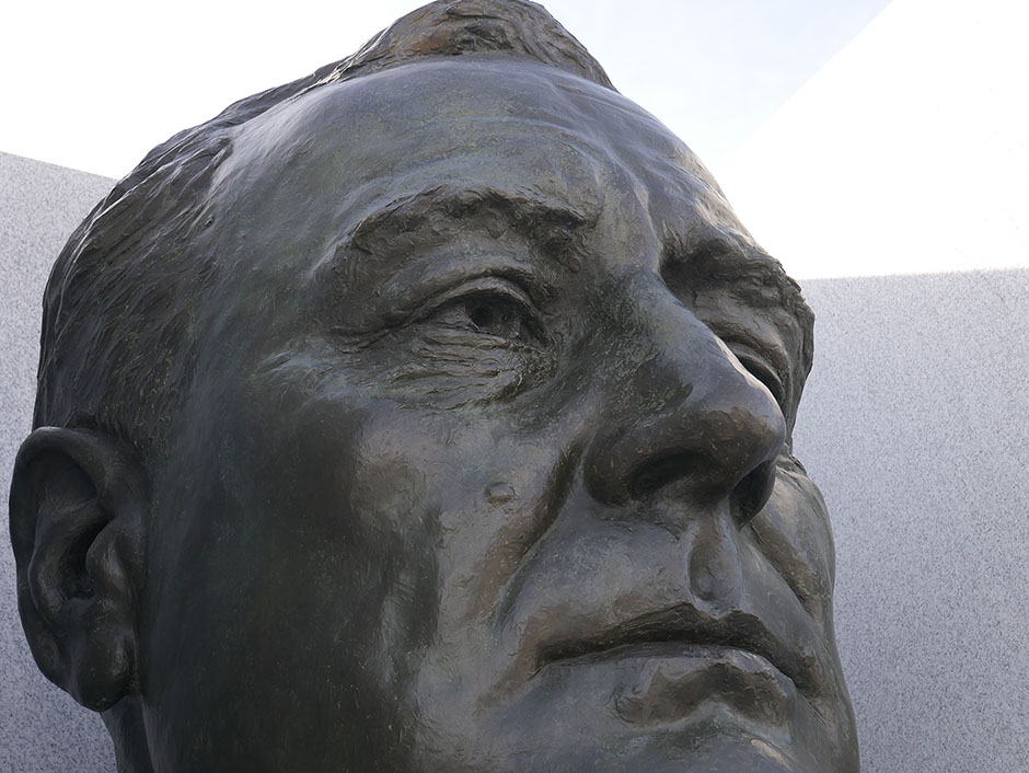 Photo: Bronze Bust of President Roosevelt